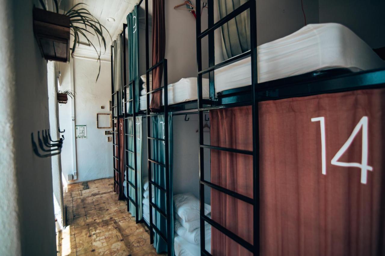 Lx Hostal