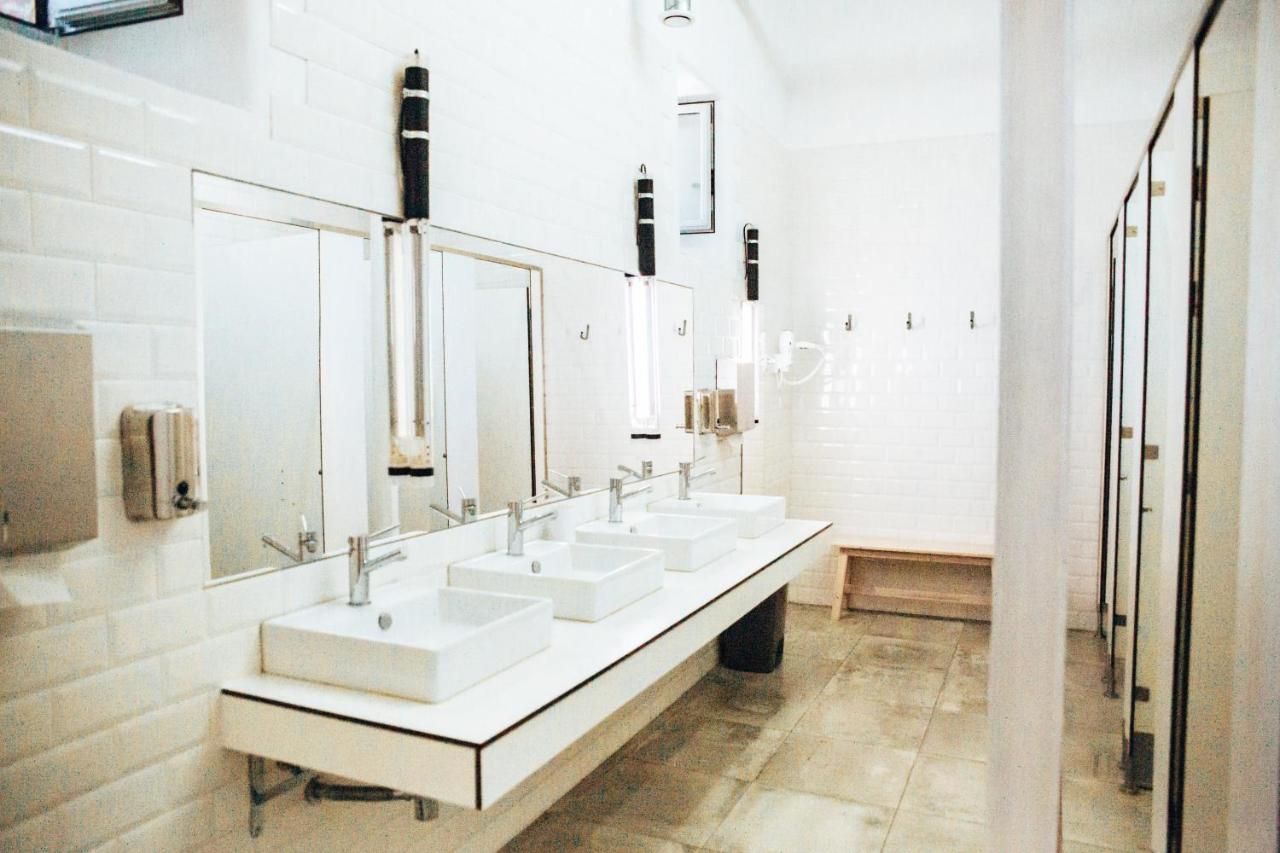 Lx Hostal *